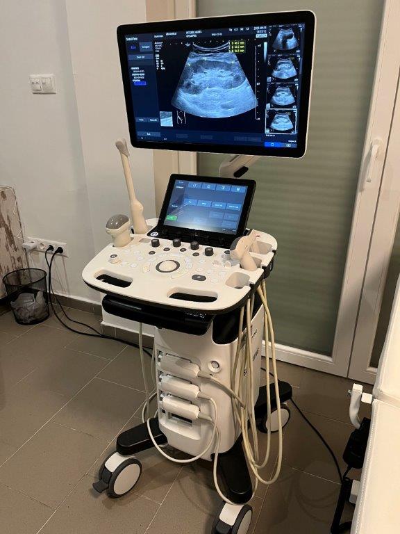 Használt HS40 ultrahang készülék négy vizsgálófejjel szülészeti, nőgyógyászati és radiológiai célra Használt HS40 ultrahang készülék négy vizsgálófejjel szülészeti, nőgyógyászati és radiológiai célra