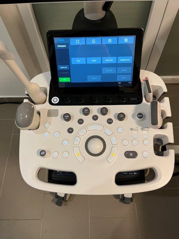 Használt HS40 ultrahang készülék négy vizsgálófejjel szülészeti, nőgyógyászati és radiológiai célra Használt HS40 ultrahang készülék négy vizsgálófejjel szülészeti, nőgyógyászati és radiológiai célra