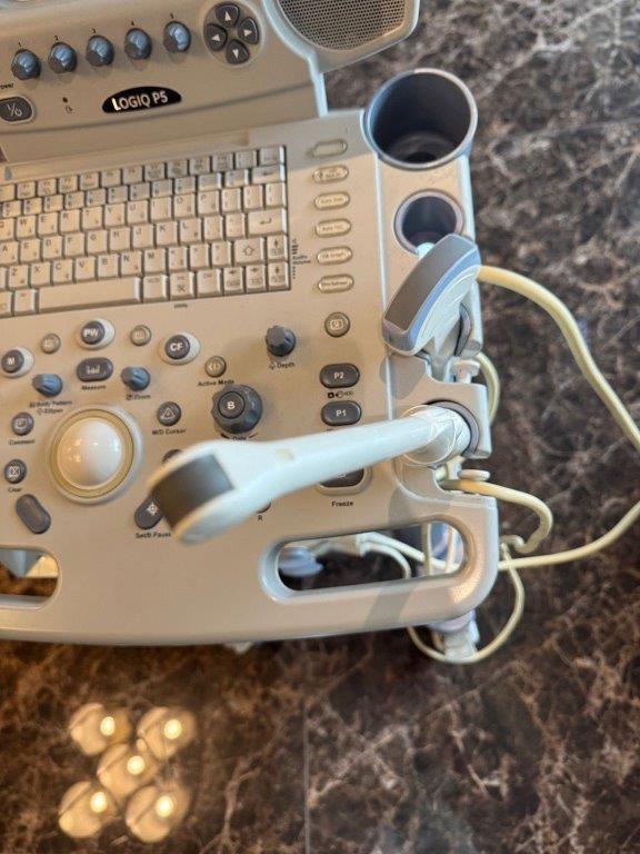 Használt GE LOGIQ P5 színes Doppler ultrahang (2011) – 4C hasi konvex és E8CS hüvelyi vizsgálófejjel